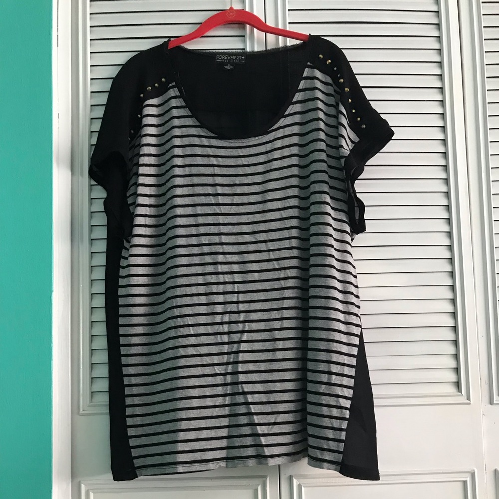 Forever 21 gray and black shirt